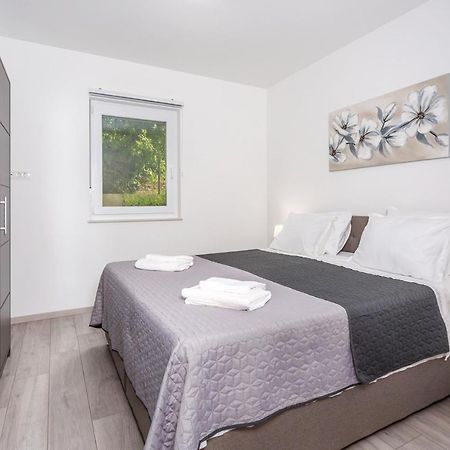 Kvarner Bay 4* - Apartments 1 & 3 Риека Экстерьер фото