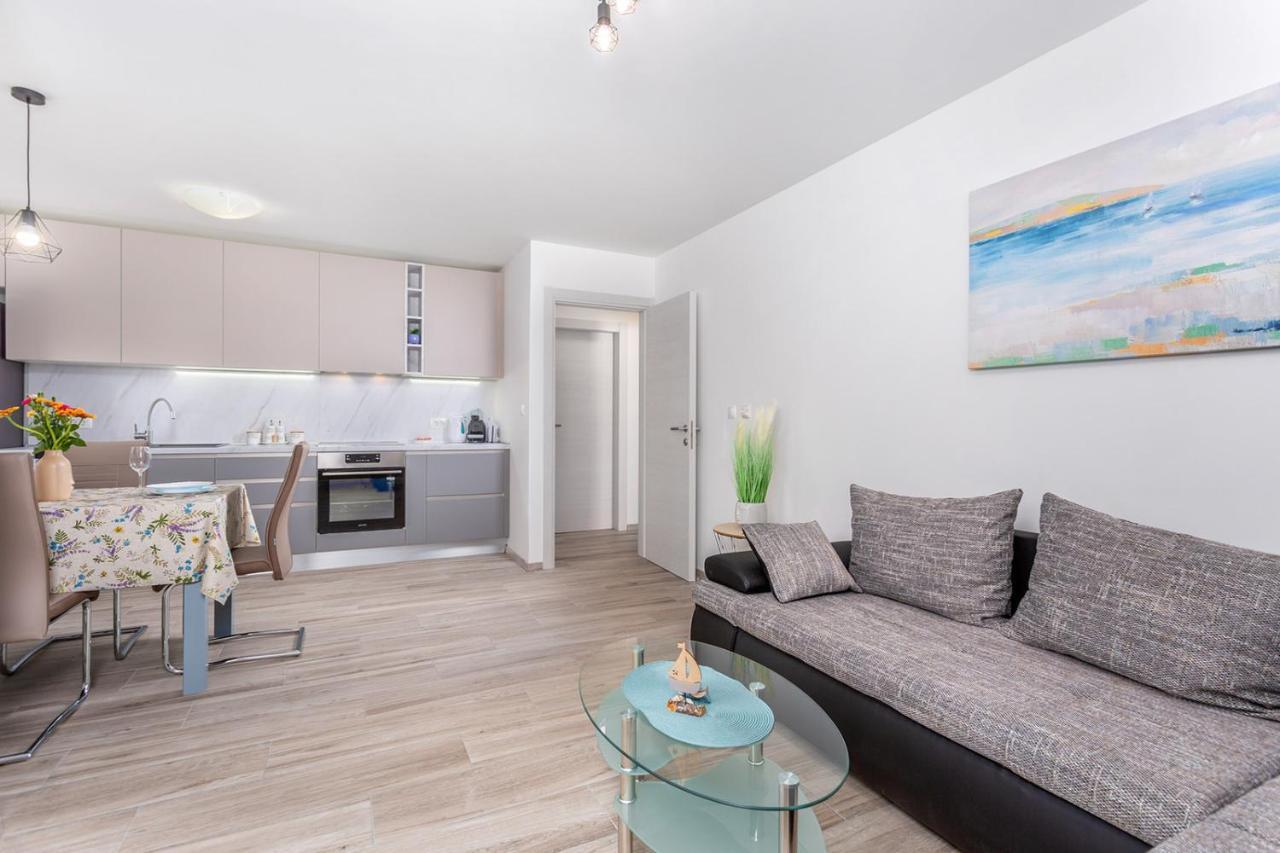 Kvarner Bay 4* - Apartments 1 & 3 Риека Экстерьер фото